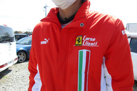 取材当日、リュウ氏はお気に入りのブルゾンを着用して現れた。