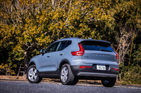 「XC40 B3モメンタム」の外板色は、今回の試乗車がまとっていたオプション（8万5000円）の「サンダーグレーメタリック」を含む、全5種類から選択できる。