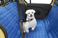 車載用ペット用品で有名なクルゴのハンモック。シートを汚れから守る。