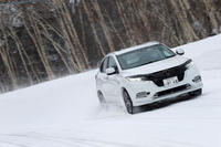 従来の「モデューロX」はすべて2WDだったが、「ヴェゼル」では初めて4WD仕様も設定されるもよう。雪道では積極的なアクセル操作によって後輪にトルクを配分し、アクティブに走ることも可能だった。