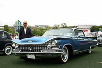 高校時代のドリームカーだった「1959年型ビュイック・エレクトラ225」を、定年後にあちこち探してようやく手に入れたという石井英樹さん。東京からの参加。
