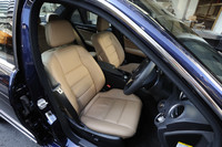 テスト車はレザーシート（写真）やLEDのランプなどが備わる上級グレード「アヴァンギャルド」。素の「C200ブルーエフィシェンシー」（440万円）との価格差は52万円である。