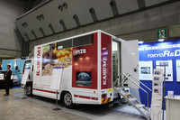 「東京R&D」によるコンバート電気小型トラック。クルマ好きにはスポーツカー「VEMAC（ヴィーマック）」で知られる同社は、1984年からEVの開発も手がけている。2トン積みで目標性能は最高速度120km/h、JCO8モードでの航続距離100kmで、今春から茨城県つくば市で実証実験に入る。EV化のコストは100万円台を想定しているという。