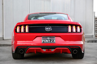 V8モデルのリアビュー。中央に「GT」のバッジが施されている。