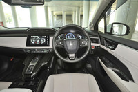 インテリアのコンセプトは「アドバンスト・モダン・ラウンジ」。先進テクノロジーと心満たされる空間の調和を目指したという。