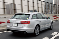 【テスト車のオプション装備】
	ボディーカラー（メタリック／パールエフェクト）＝8万5000円／プレセンスパッケージ＝50万円／SEパッケージ＝22万円／コンフォートシート＝36万円／LEDヘッドライト＝30万円／バーチャルペダル付きオートマチックテールゲート＝15万円／電動パノラマサンルーフ＝25万円／10パラレルスポークデザインアルミホイール／265/35R20タイヤ＝25万円