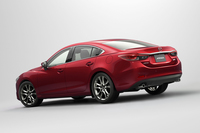 「アテンザセダン」のリアビュー。