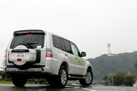 同グレードガソリン車との装備の違いは、ハイマウントストップランプがバルブタイプとなり（ガソリン車はLEDタイプ）、寒冷地仕様がオプション（ガソリン車には標準装備）になる。