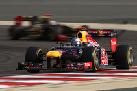 1週間前の前戦中国GP、チームメイトのウェバーが新しいエキゾーストシステムをトライしたのに対し、ベッテル（写真）は旧型を装着。結果はウェバー4位、ベッテル5位だった。今回は新システムを取り入れた王者が予選、決勝を通してウェバーを上回り、優勝してみせた。レッドブルの復活を印象づける勝利となったが、当のベッテルは「タイトなシーズンだからね。マシン性能は接近し小さなことが大きな違いにつながる」と、会心の1勝にも慎重なコメントを残した。（Photo=Red Bull Racing）