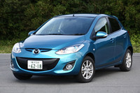 マイナーチェンジとともに登場した、「マツダ・デミオ」の新グレード「13-SKYACTIV」。燃費に配慮した専用設計のエンジンを搭載する。