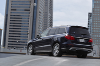 「GLクラス」は2006年に登場したメルセデス・ベンツの大型SUVである。現行モデルは2代目に当たり、日本では2013年4月にデビュー。2015年1月に、クリーンディーゼルの「GL350ブルーテック4MATIC」が追加された。
    