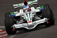 ホンダのF1マシン。地球カラーをまといながら世界を転戦した。