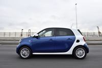 ボディーサイズは3495×1665×1544mm。全長は2人乗りの「フォーツー」より740mm長い。