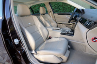 「エクスクルーシブパッケージ」では、シート表皮はナッパレザーとなる。前席にはマッサージ機能まで備わる。