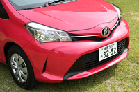 フロントグリルの形状が変更され、より引き締まった印象となった。