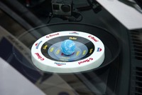 「Gのつながり体験」に使用するGボウル。疑似体験できるアプリがiPhone／iPad向けに販売されている。興味のある方はぜひ。ただし、走行中に注視しないなど、安全にはくれぐれもご用心！