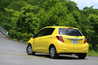 3代目となる現行型「トヨタ・ヴィッツ」は2010年12月に発売された。2014年4月に、エンジンの変更を伴うマイナーチェンジが実施された。
    