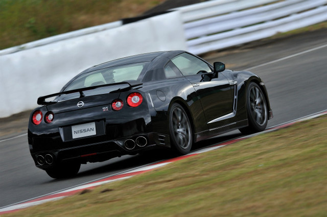 日産GT-R Black edition（4WD/6AT）／GT-R Pure edition（4WD