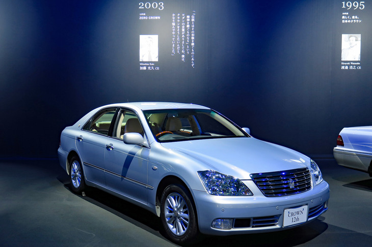 2003年に登場した12代目。すべてをゼロから開発した「クラウン」ということで“ゼロクラウン”と呼ばれた。