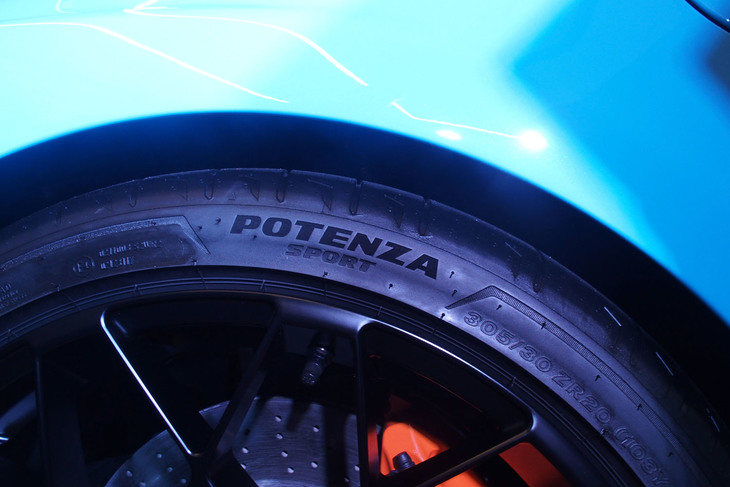 ランボルギーニ・ウラカンSTO（タイヤ）