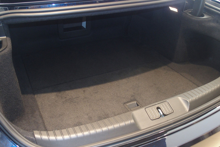 マセラティ・グラントゥーリズモ トロフェオ（ラゲッジスペース）