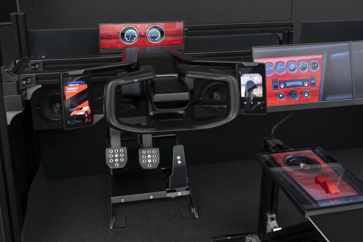 「Personalization of Motion」では、高度なプログラミングにより「あこがれのクルマ」や「未来のクルマ」をリアルに再現。そのコックピットイメージや走りが疑似体験できるようになる。