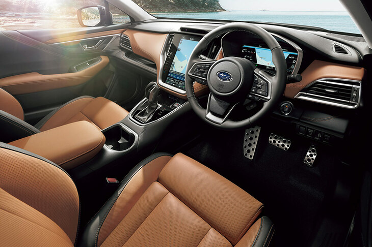 2023年9月発表の大幅改良モデルのインテリア。各部にソフトパッドが巻かれ、ステッチが施されるなど、その質感は本当に上々だった。