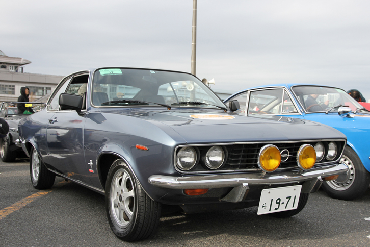 非常に珍しい1971年「オペル・マンタSR」。ゼネラルモーターズ傘下だったオペルの、ドイツ版「カマロ」とでもいうべきスペシャルティーカー。当時のインポーターだった東邦モータースによる正規輸入車で、1.9リッター直4 SOHCエンジンを積む。