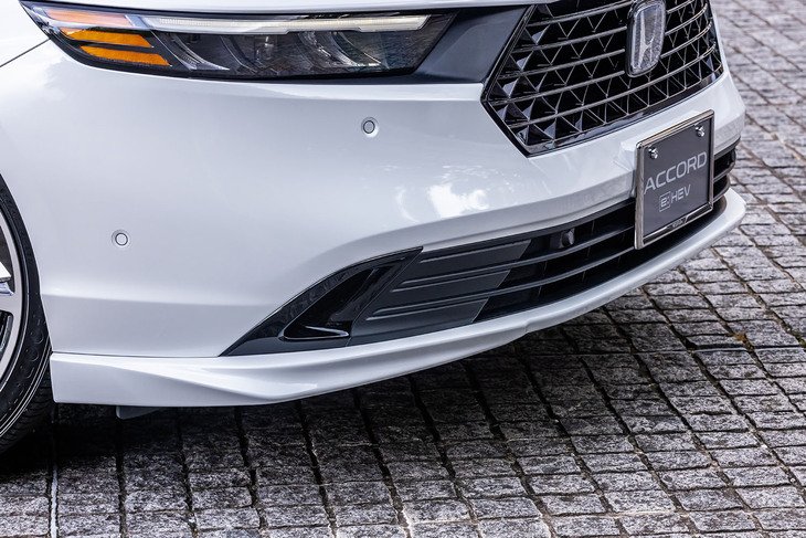 ホンダ・アコード純正アクセサリー装着車両「ツーリングライン」（フロントのロワースカート）
