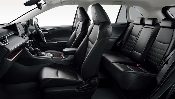 「G“Zパッケージ”」のインテリア。前後席ともにUSB端子が用意される。