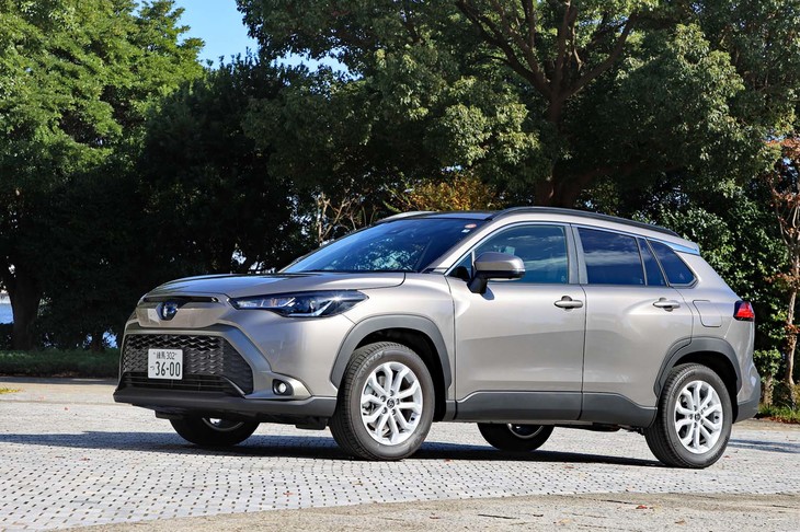 今回の試乗車はハイブリッドの中間グレード「S」の4WDモデル。車両本体価格は295万9000円。