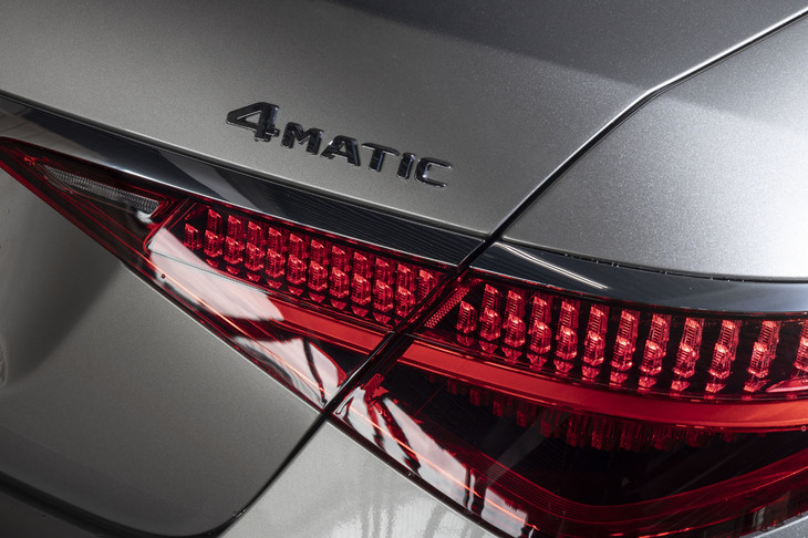 駆動方式は全車共通でフルタイム4WD。今のところFRの設定はない。