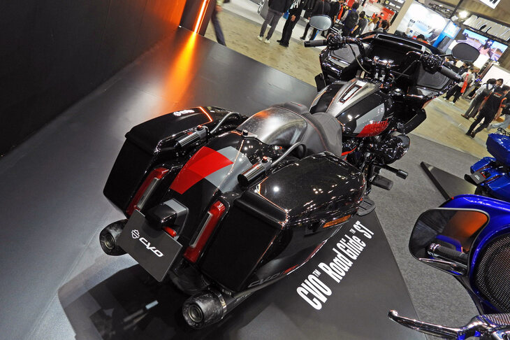 ハーレーダビッドソンCVOロードグライドST