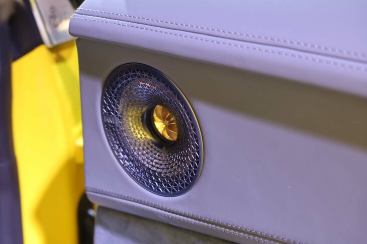 ロータス・エレトレR（ドアパネル部のスピーカー）