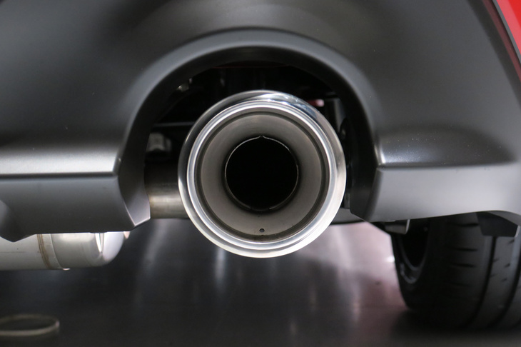 トヨタGR 86（マフラー）