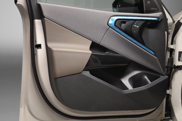 新型「X3」のドアトリム。