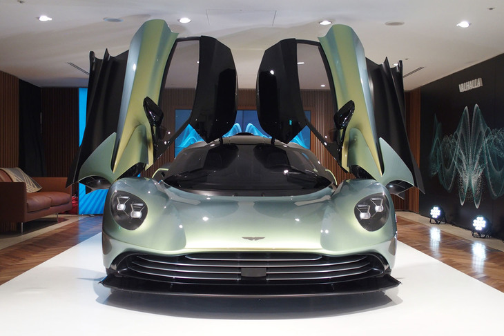 アストンマーティン・ヴァルハラ（フロントビュー）