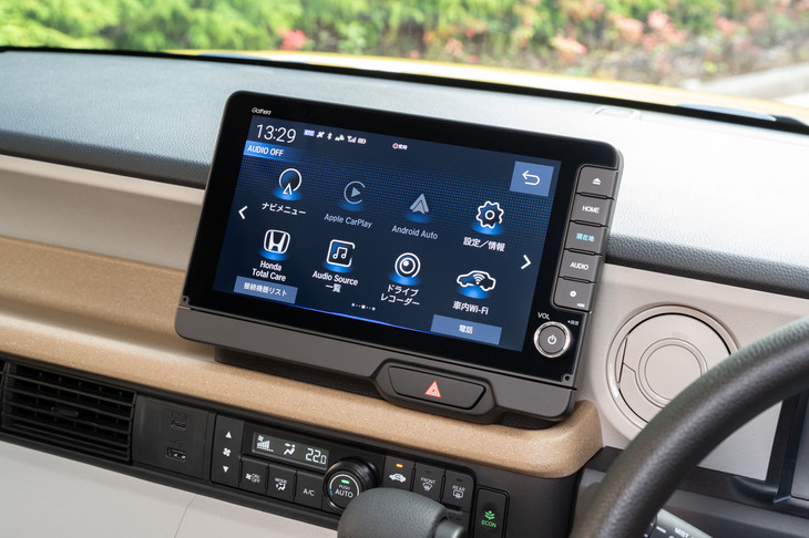 販売店オプションとして9インチまたは8インチのナビゲーションと8インチのディスプレイオーディオをラインナップ。すべてスマートフォンによるドアのロック／アンロックやエアコン操作などが可能な「Honda CONNECT」に対応している。