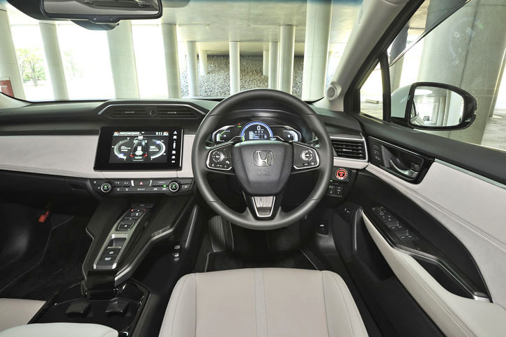 インテリアのコンセプトは「アドバンスト・モダン・ラウンジ」。先進テクノロジーと心満たされる空間の調和を目指したという。