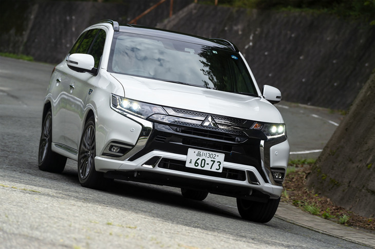 「Sエディション」には、ブラックメッキグリルやダークシルバーのホイールといった専用装備が備わる。