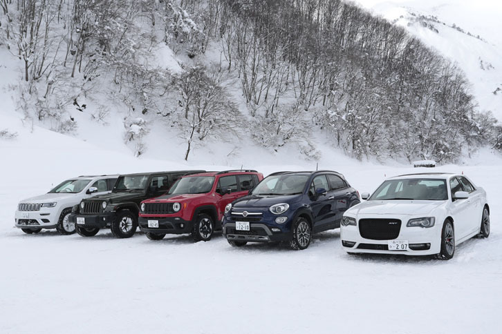 FCAジャパンは現在、米・伊の5つのブランドを擁している。写真のジープやフィアット、クライスラーは、今回用意された試乗車の一部。