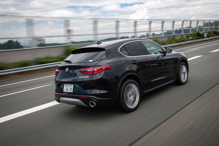 明照寺：「永福さんもほったさんも『ステルヴィオ』には乗ったことがあるんですよね。どんな感じでした？」
	永福／ほった：「乗り心地がカッチカチでした」
	（写真＝向後一宏）