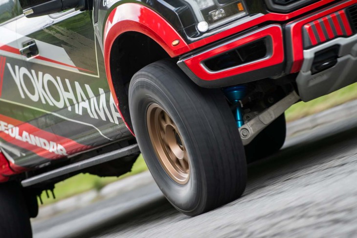 ゴツいトレッドパターンの割にはロードノイズが低めで、乗り心地も悪くなかった。