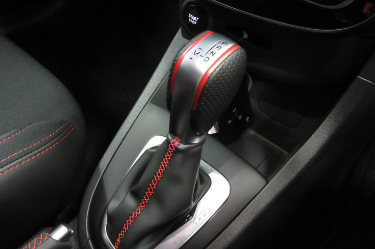 ルノー・ルーテシア ルノースポール18（シフトセレクター）