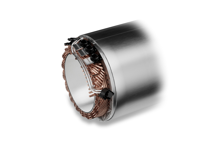 電動モーターには新しい冷却システムと巻き線技術を採用。図面を引くエンジニアが頭を抱える、巻き線ヘッドの部分も従来より約50％小さくなっている。