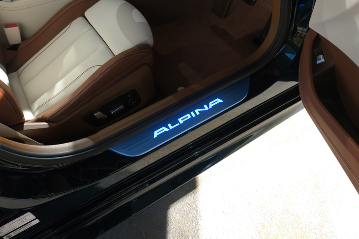 BMWアルピナB8グランクーペ（ドアシルプレート）