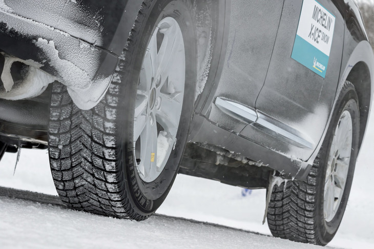 ミシュランのスタッドレスタイヤとしては久々の完全新設計となった「X-ICE SNOW」。サイズラインナップは全84種類となっている。