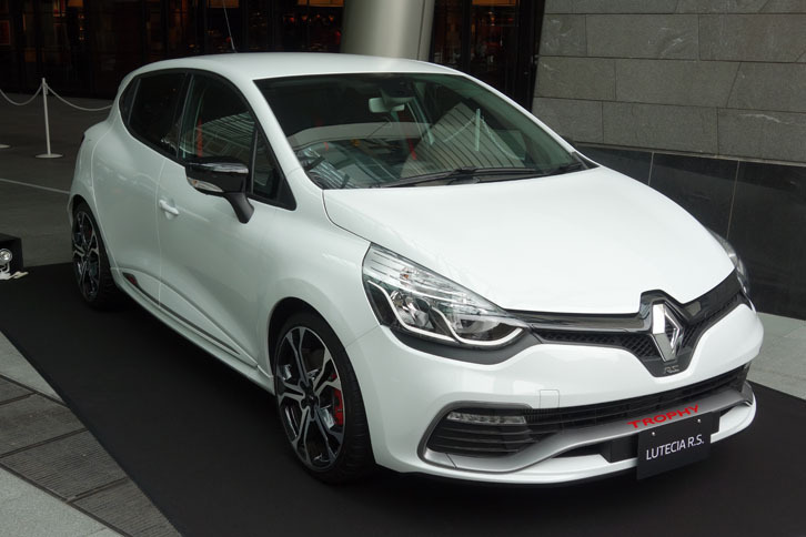 会場には弟分の「ルーテシアR.S.」も展示された。