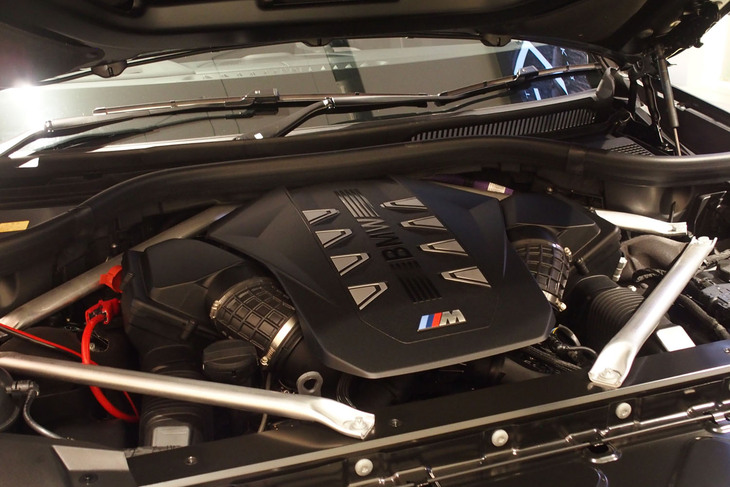 BMW X7ブラックアルファ（エンジン）