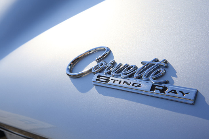 「コルベット スティングレイ」および同車のデザインモチーフとなった「スティングレイ・レーサー」の「STINGRAY（スティングレイ）」とは、赤エイの意。同車のデザイナーであり、釣りが好きだったビル･ミッチェルが命名した。